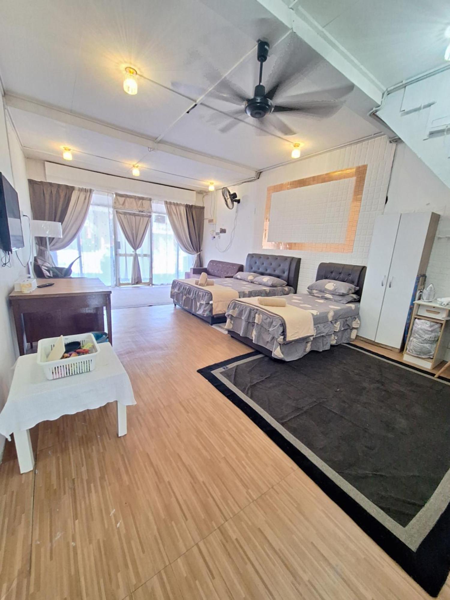 Rumah percutian Bourgenvilla Jalan Budiman Batu Burok Ktrg *
